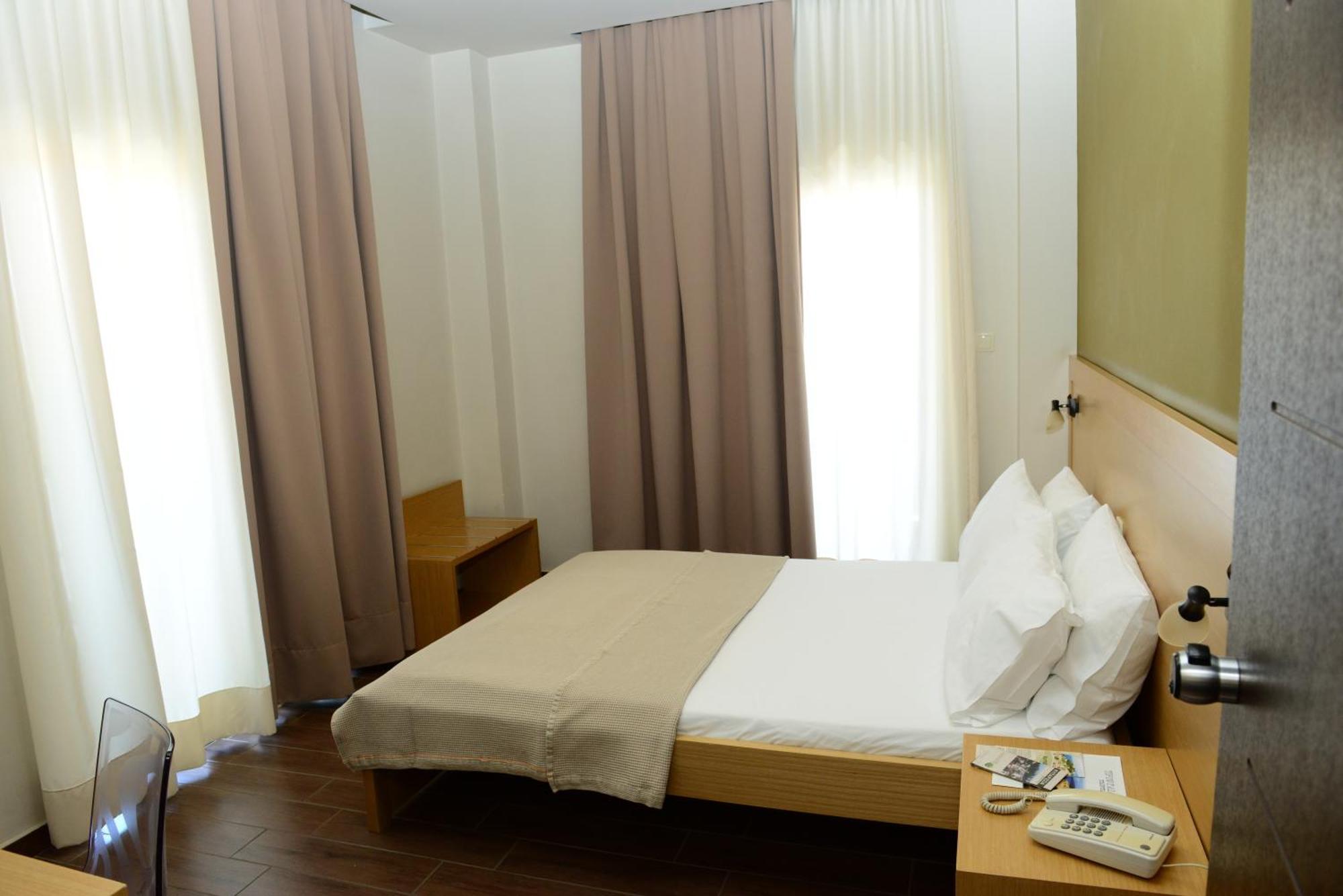 Ionion Hotel Kyparissia Værelse billede